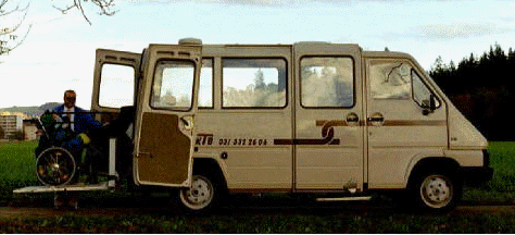 Bus mit Rollstuhllift